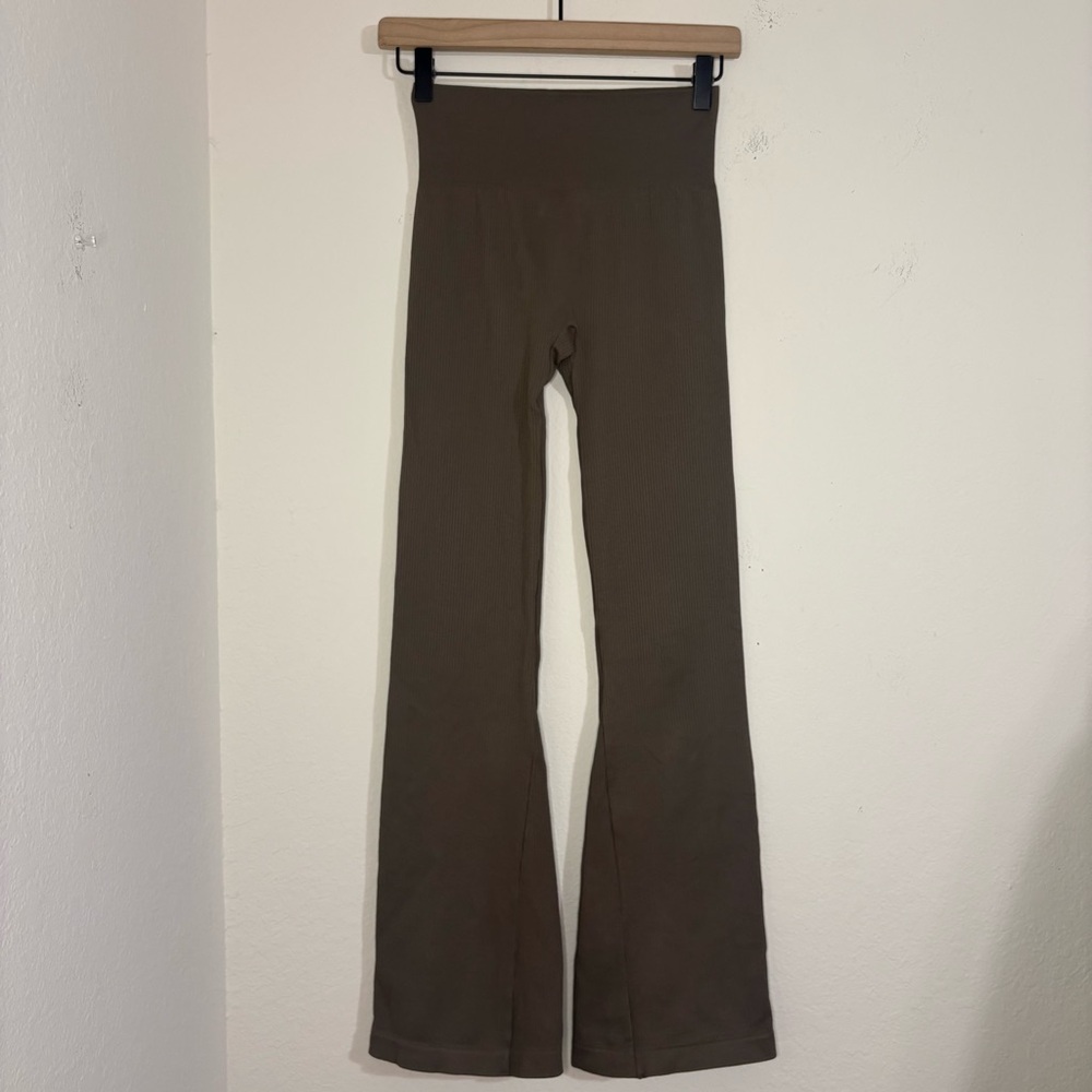 OQQ Brown Ribbed Flare Leggings size small